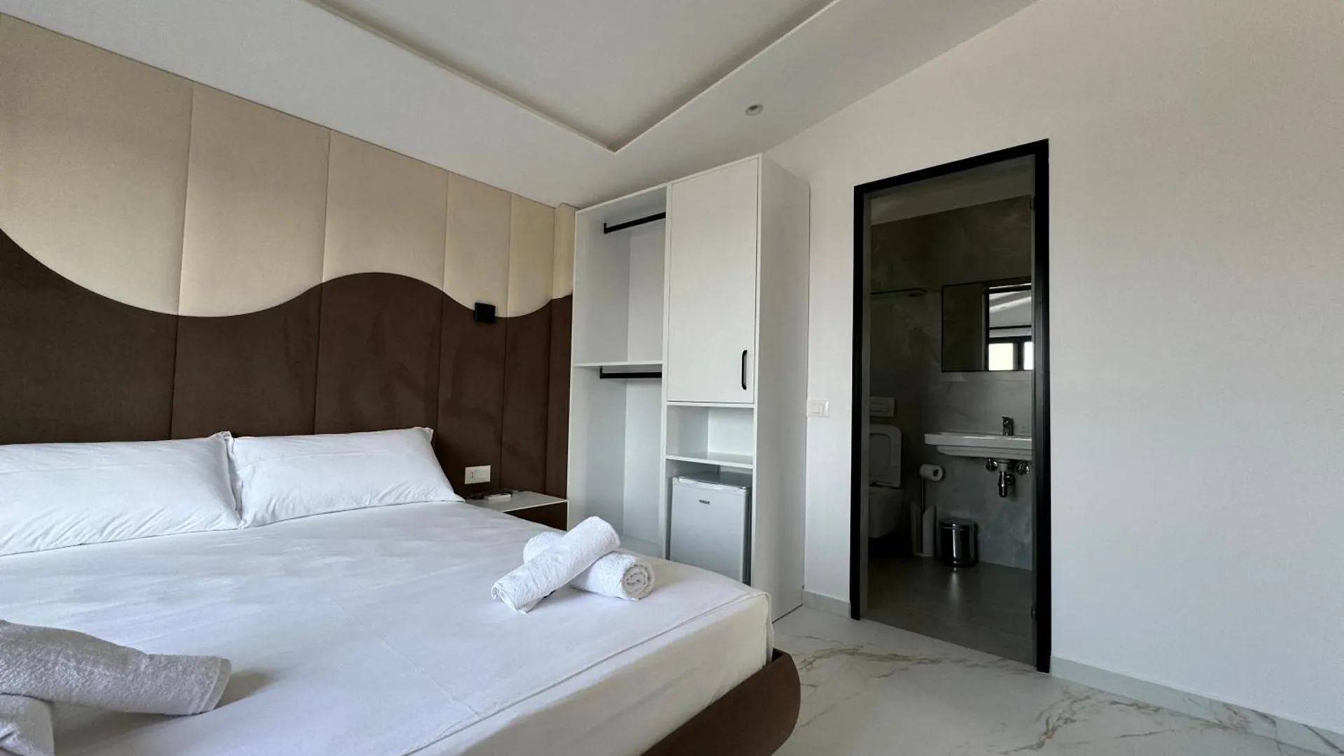 Bed & Breakfast Villa Ax Mirage Vlorë